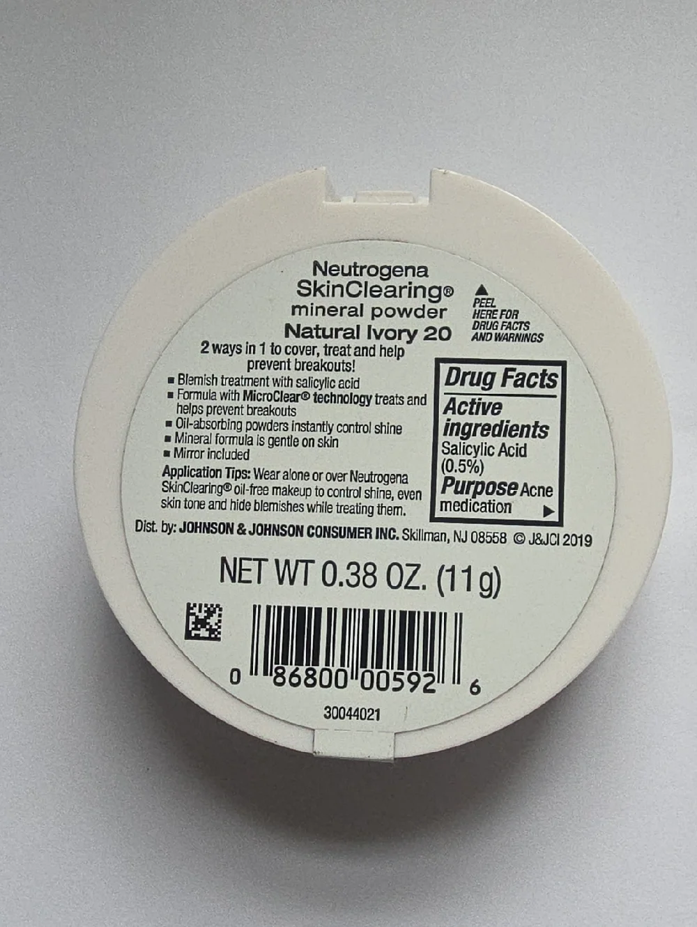 3 FOR $9 SEE DETAILS Neutrogena SkinClearing Mineral Powder SHADE 20